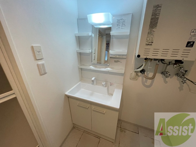 洗面設備　こちらに洗面台があります。朝の洗顔はこちらで。