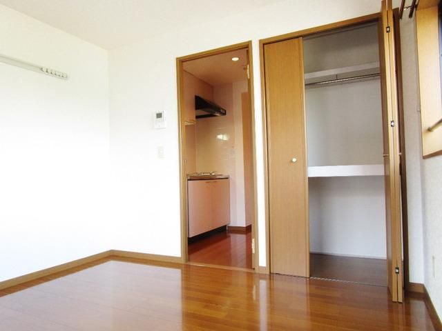 収納　★明るいきれいな居室です★