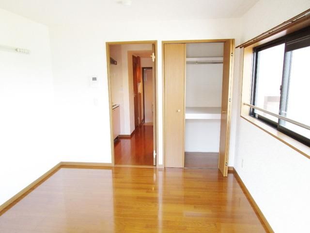 居室・リビング　★広々と感じられる洋室です★