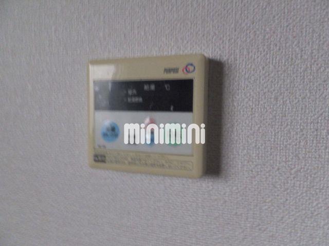 居室・リビング　南側洋間です