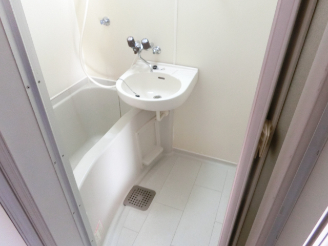 バス・シャワールーム　同一建物２０５号室の内装写真掲載