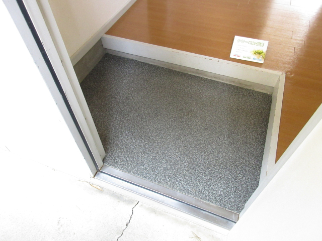玄関　同一建物１０３号室の内装写真掲載