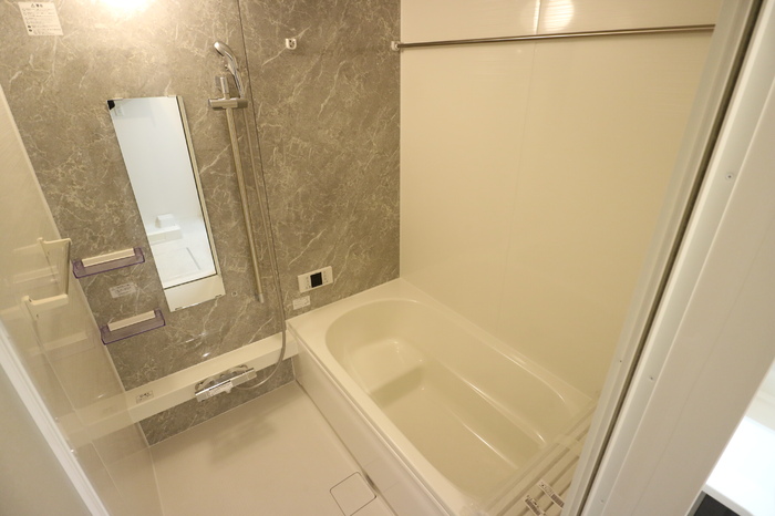 バス・シャワールーム　浴室乾燥・追い炊き機能付きで便利☆