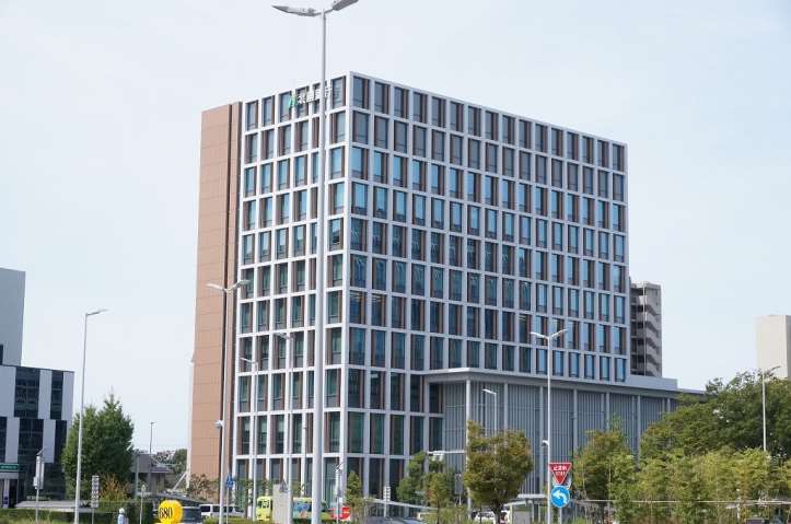 銀行　（株）北國銀行／本店（銀行）まで282m