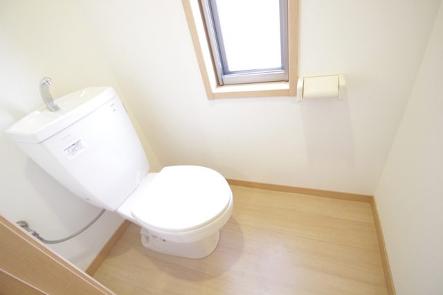 トイレ　※同階の中部屋のお写真です