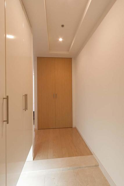 玄関　写真は同タイプ住居です