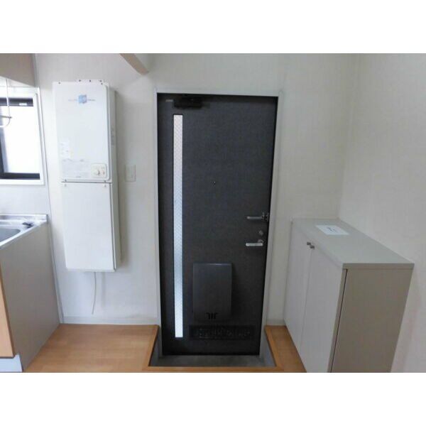 玄関　同じ間取りの別部屋の写真です