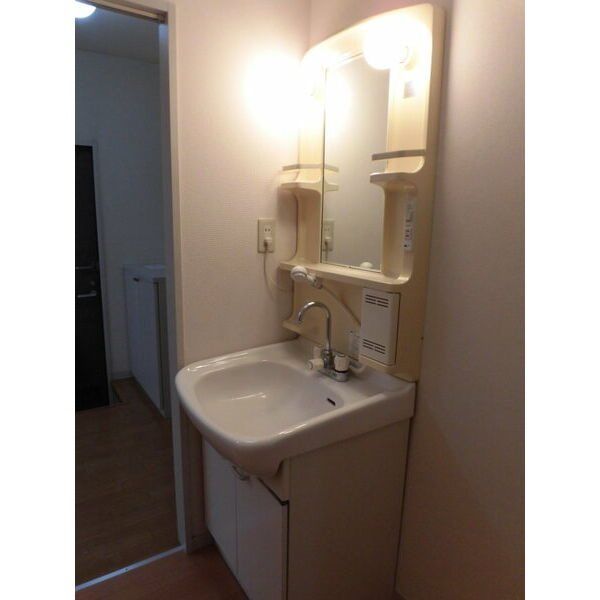 洗面設備　同じ間取りの別部屋の写真です