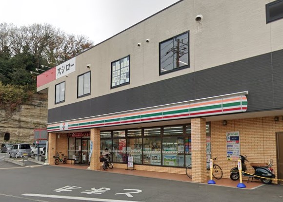 コンビニ　セブンイレブン（コンビニ）まで181m