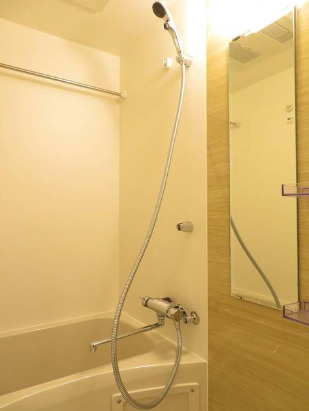 バス・シャワールーム　別部屋反転写真