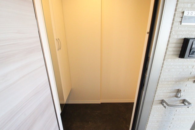 玄関　※別室の参考写真の為、現況優先です。