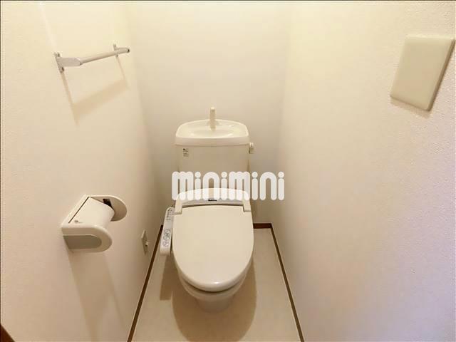 トイレ　温水洗浄便座付きのトイレです。