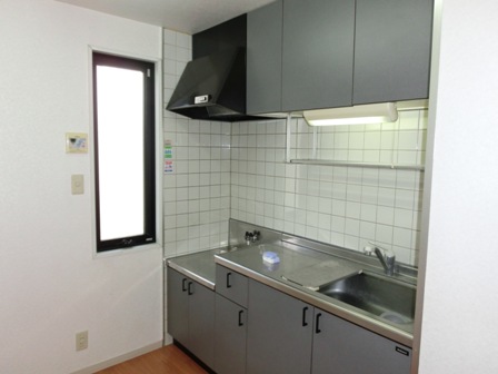 キッチン　小窓付きキッチン