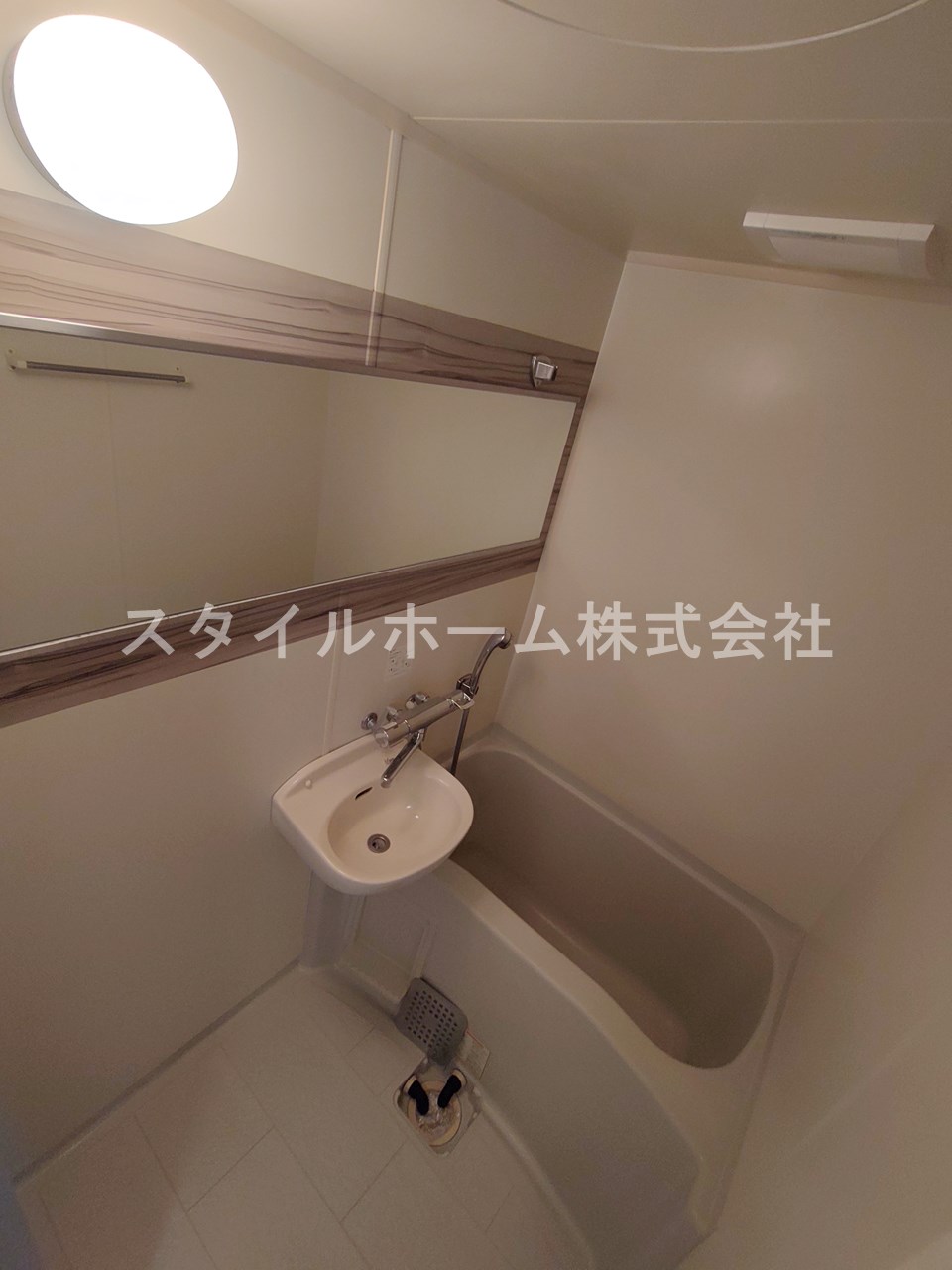 バス・シャワールーム　※別部屋写真(反転)
