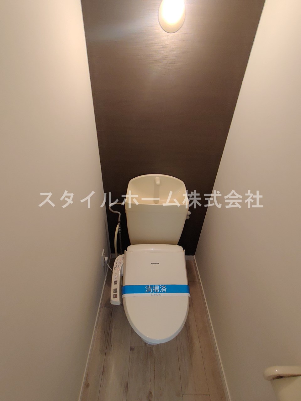 トイレ　※別部屋写真(反転)