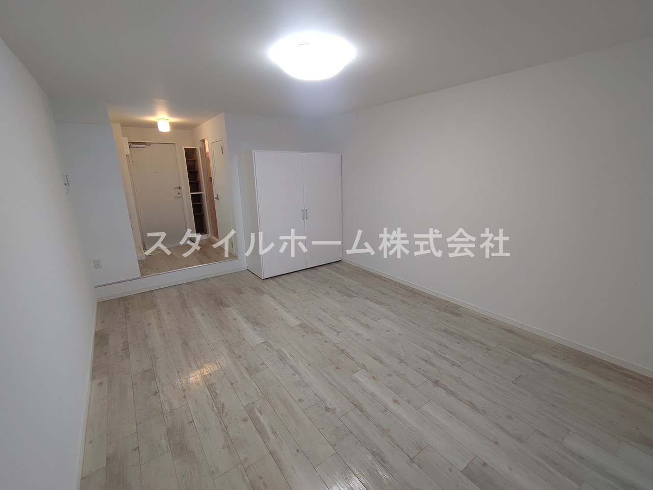 居室・リビング　※別部屋写真(反転)