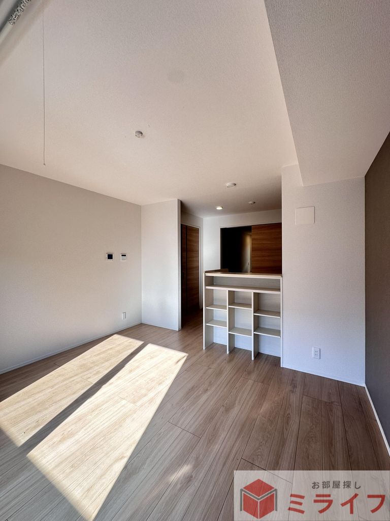 居室・リビング　ほっと落ち着く居室・明るく使いやすい、落ち着いた居室空間