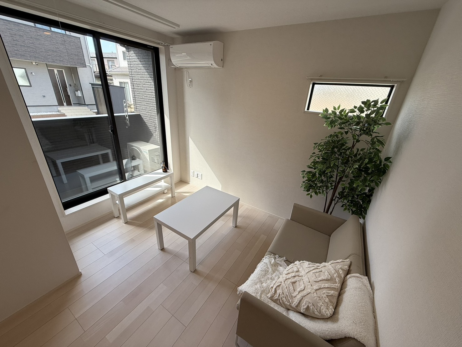 居室・リビング　家具はイメージです