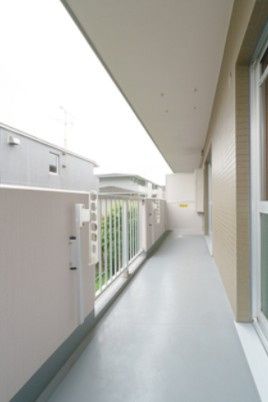 バルコニー　広々としたバルコニー