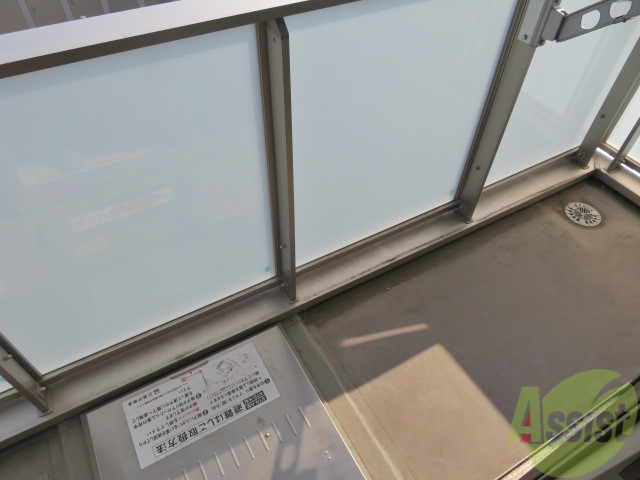 バルコニー　洗濯物がたくさん干せるバルコニーで嬉しいですね。