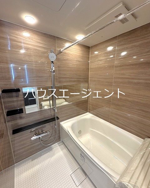 バス・シャワールーム　追い焚き・浴室暖房乾燥機付きです