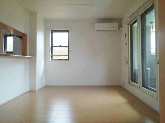 居室・リビング　別号室の画像です。ご参考下さい