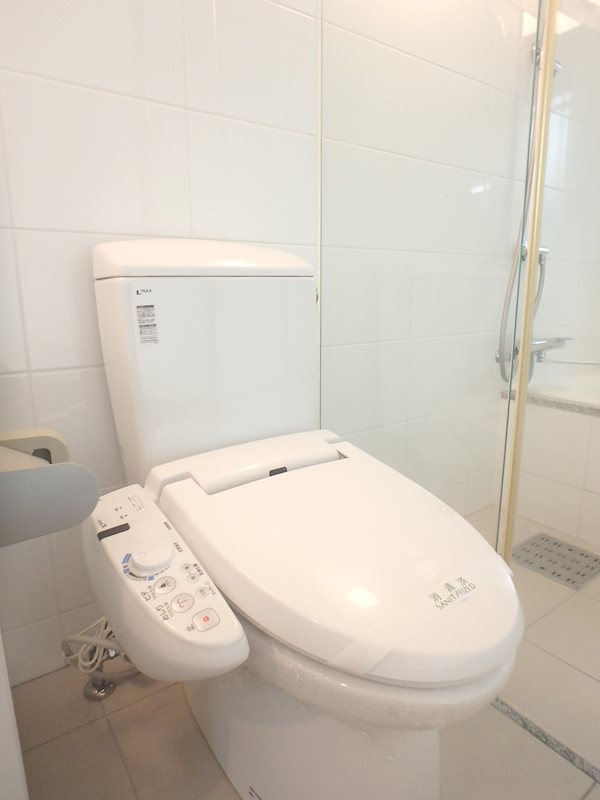 トイレ　ウォシュレット付き
