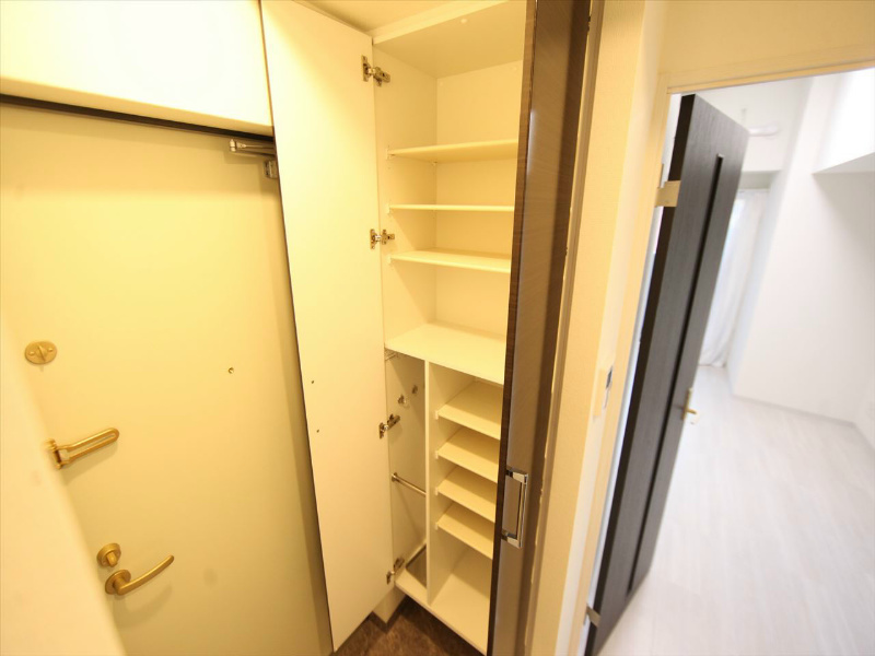 玄関　玄関　シューズボックス付