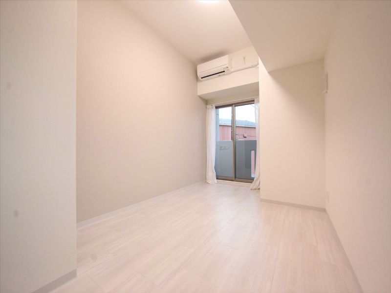 その他　洋室6.77帖　バルコニー　エアコン完備