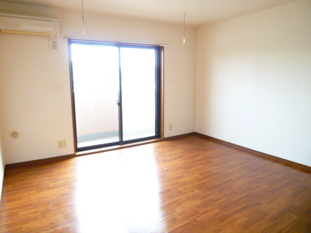 居室・リビング　同物件別室参考写真