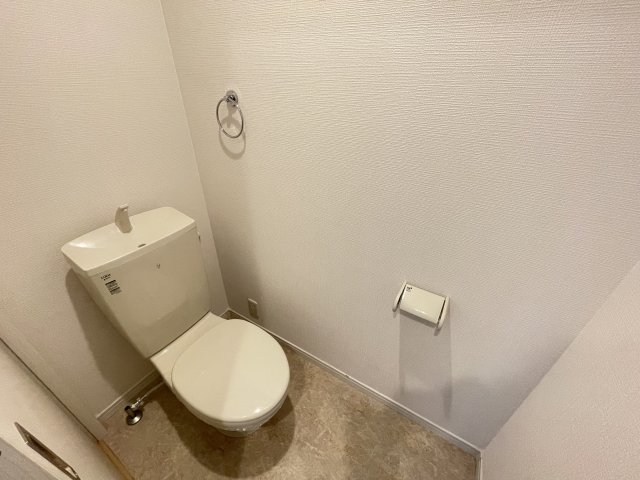 トイレ　写真はイメージです。色仕様は現況優先になります。