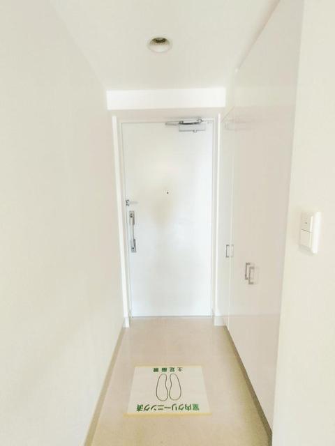 玄関　下足入有