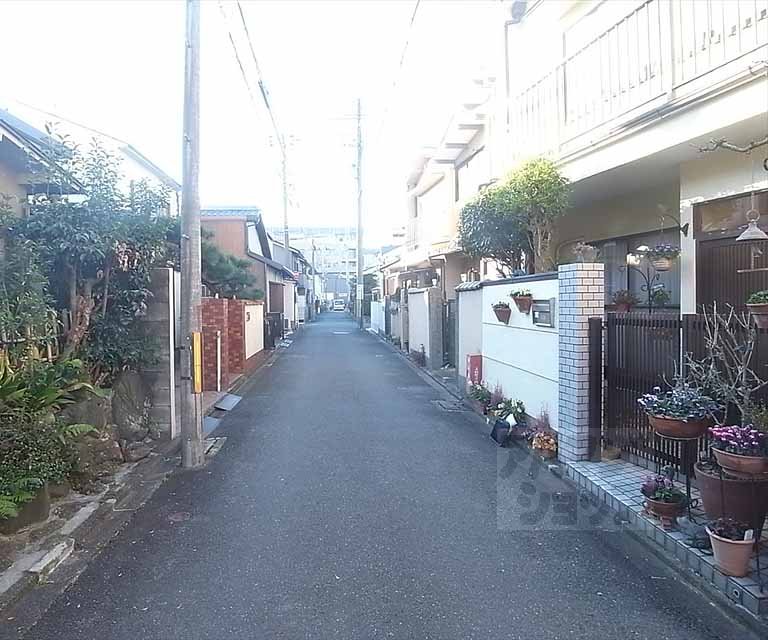 その他　前面道路です。