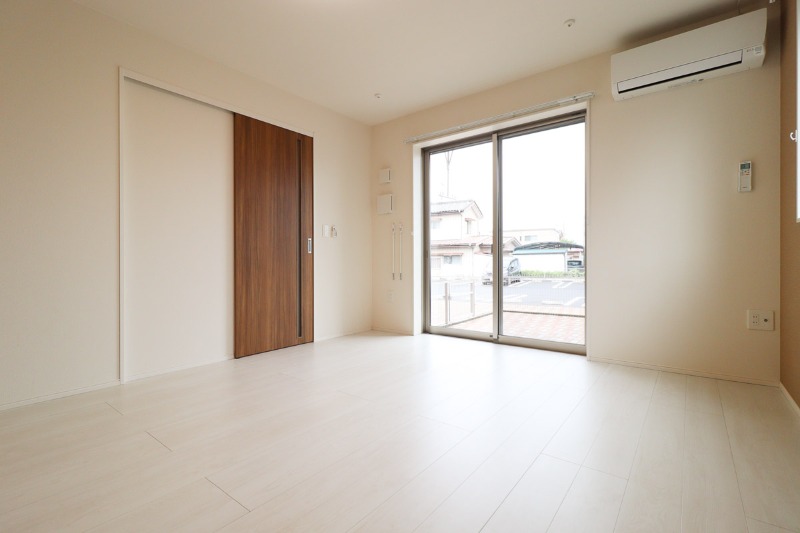 居室・リビング　図面と現状に相違がある場合には現状を優先