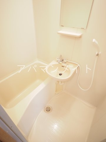 バス・シャワールーム　こちらで疲れを癒してください