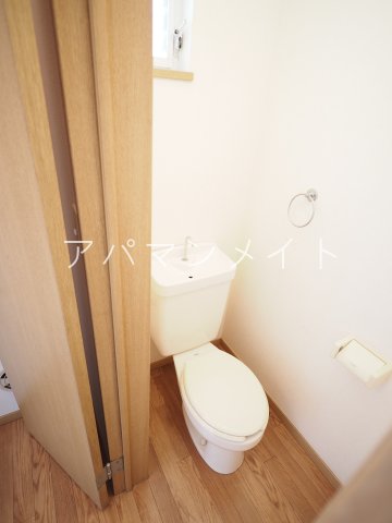 トイレ　窓あります