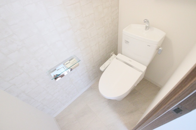 トイレ　※別室の参考写真の為、現況優先です。