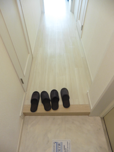 玄関　同マンション別部屋参照。