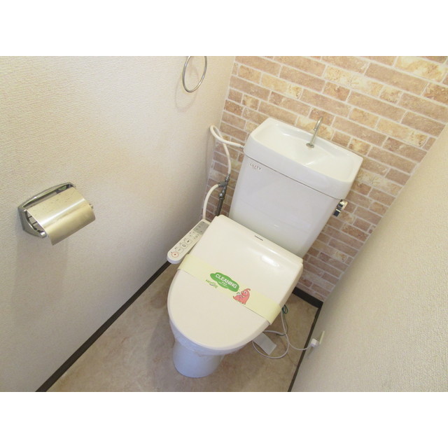 トイレ　ウォシュレット付き