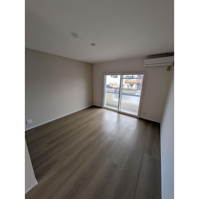 バルコニー　室外洗濯機置き場