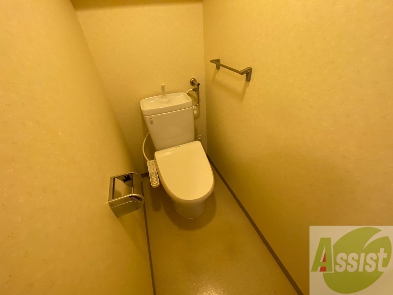 トイレ　ウォシュレット機能がついたトイレです。安心して使用できますね