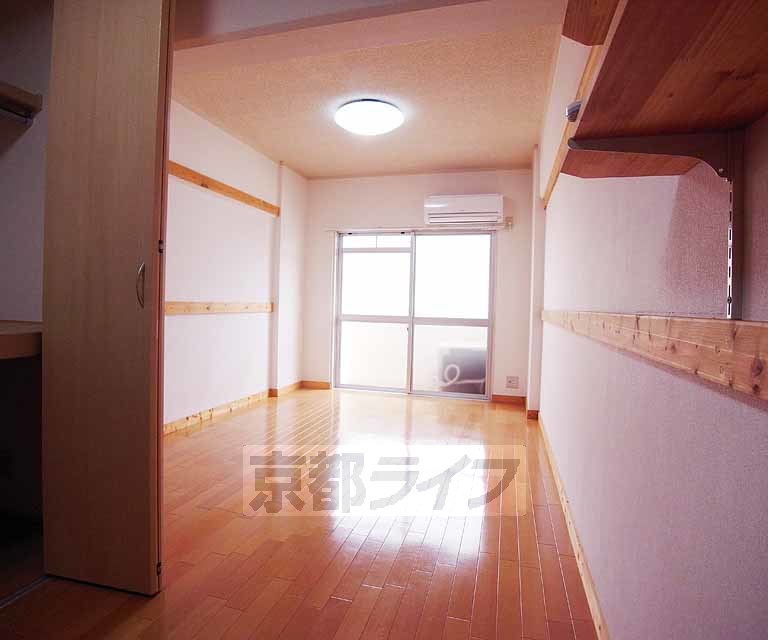 居室・リビング　くつろげそうなお部屋ですね。