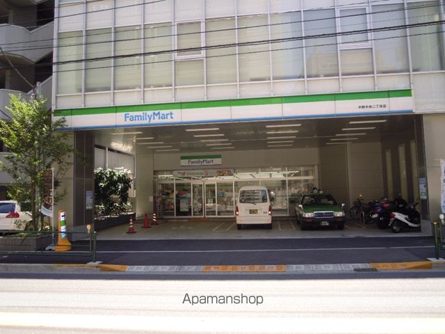コンビニ　ファミリーマート（コンビニ）まで167m