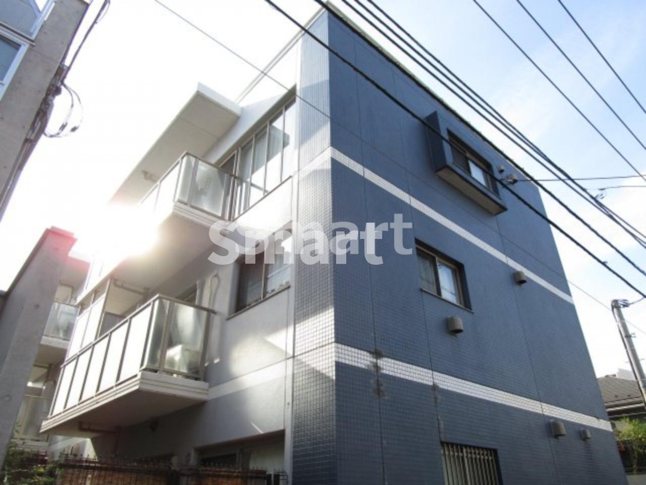 建物外観　鉄筋コンクリート(RC)構造の3階建ての建物です☆