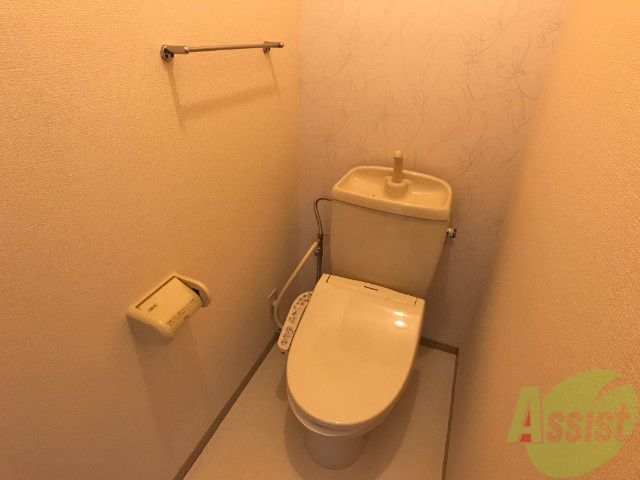 トイレ　人気のウォシュレットタイプのトイレです。安心して使えますね。