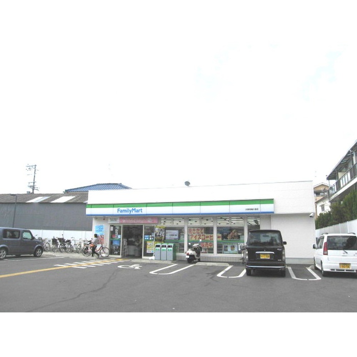 コンビニ　ファミリーマート（コンビニ）まで475m