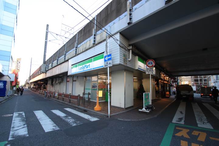 コンビニ　ファミリーマート（コンビニ）まで248m