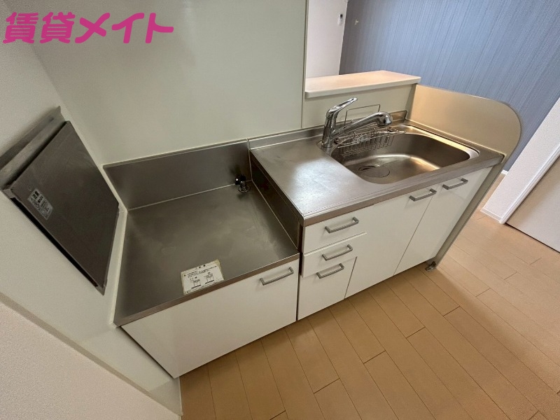 キッチン　別部屋参考写真です