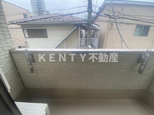バルコニー　外からの目が気にならないバルコニーで洗濯物が干せます