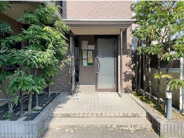 エントランス　名古屋で一番初期費用の安い賃貸専門の不動産会社です(^^)